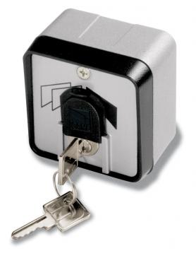 Ключ-выключатель накладной с защитой цилиндра шторкой 
